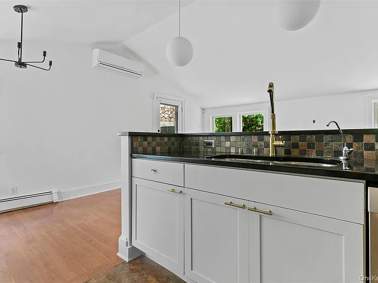 392 Main St — Photo 11