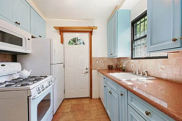 Rented by Limestone Realty Bklyn, LLC | media 12