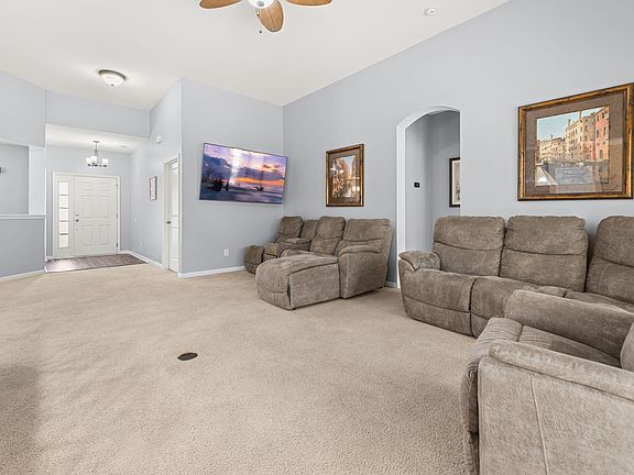 5th image of 212 Mayfield Dr