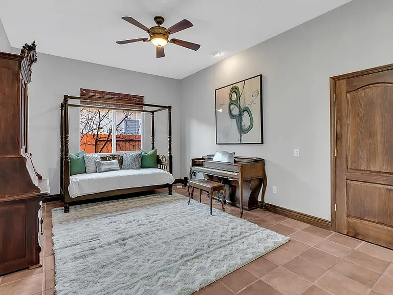 4820 Monte Mar Dr — Photo 10