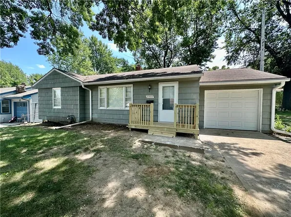 10409 E 28th St S, Independence, MO 64052