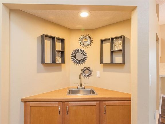 3rd image of 402 Westborough Ln