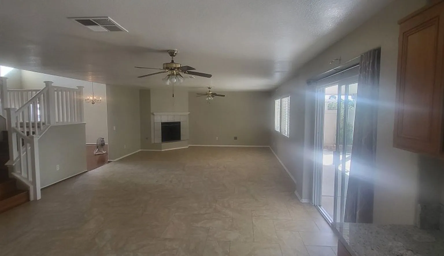 Great 4 Bedroom + Office/Den & Bonus in Summerhill (Redhawk) — Photo 4