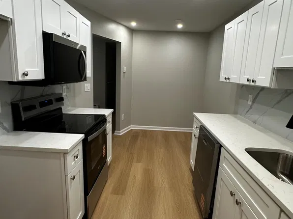140 Amberly Dr Unit J, Manalapan, NJ 07726