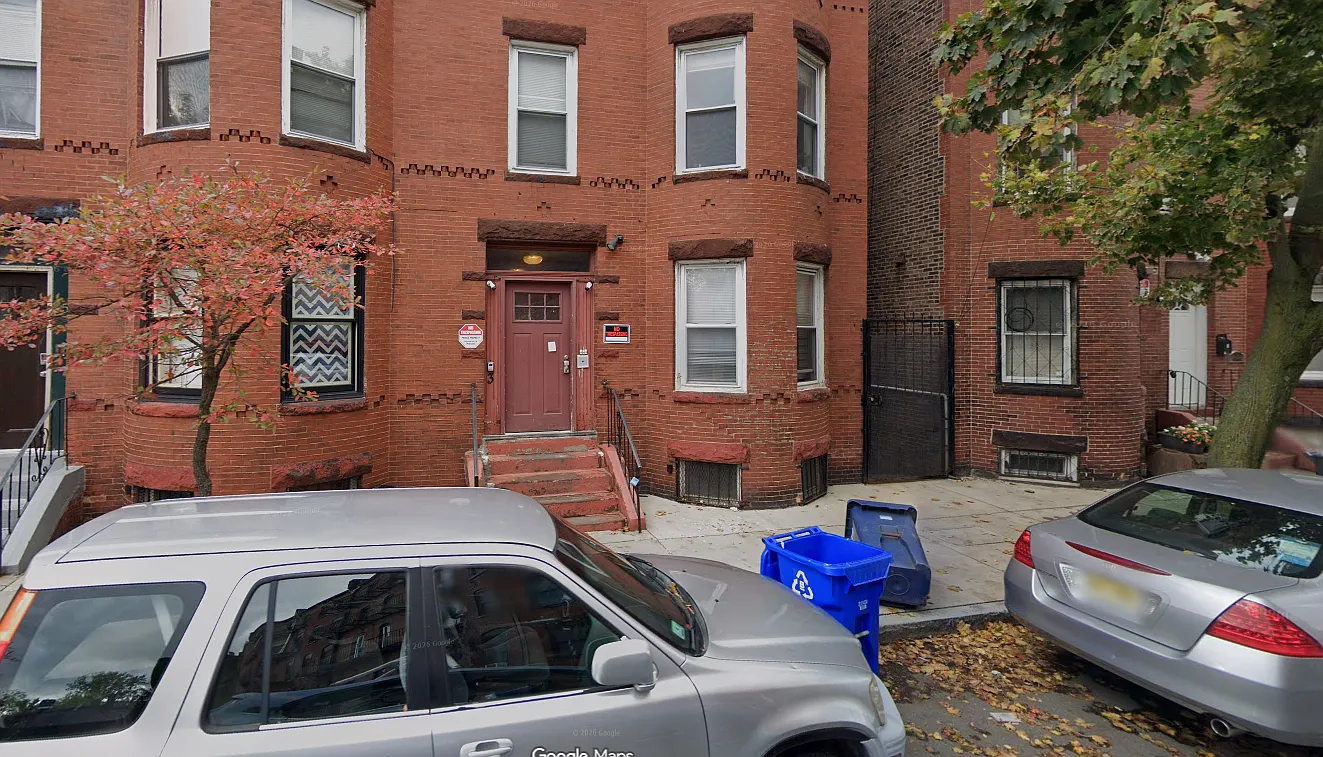 3 bed, 9999 sqft, $3,150 — Photo 2