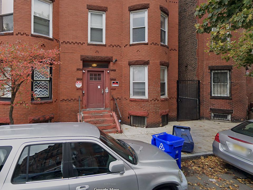 2nd image of 3 Warwick St #1