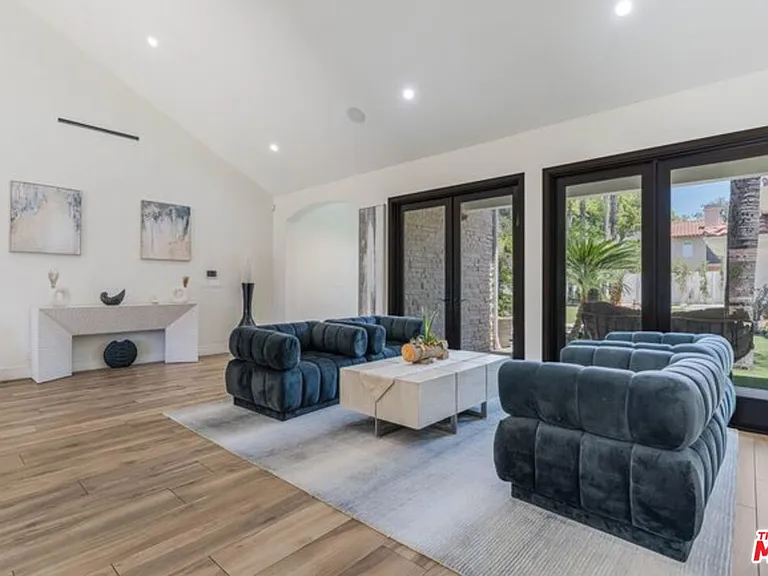 17520 Embassy Dr — Photo 13