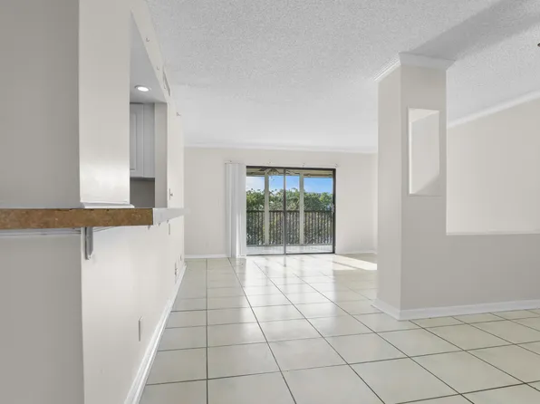 2112 S Cypress Bend Dr APT 404, Pompano Beach, FL 33069