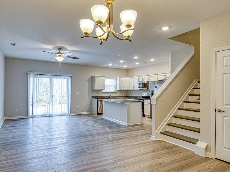 Hillpoint Preserve Townhome Apartments — Photo 39