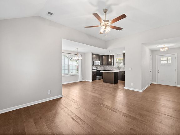 5th image of 1493 Fredrick Dr