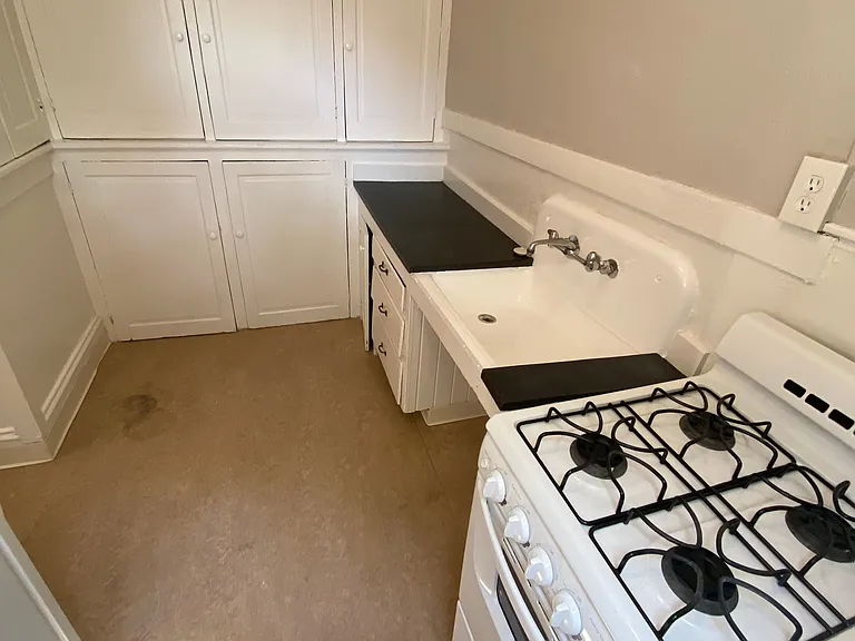2345 NE Sandy Blvd #33 — Photo 7