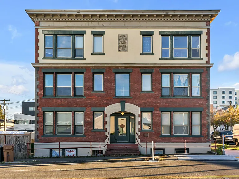 920 S 9th St — Photo 10