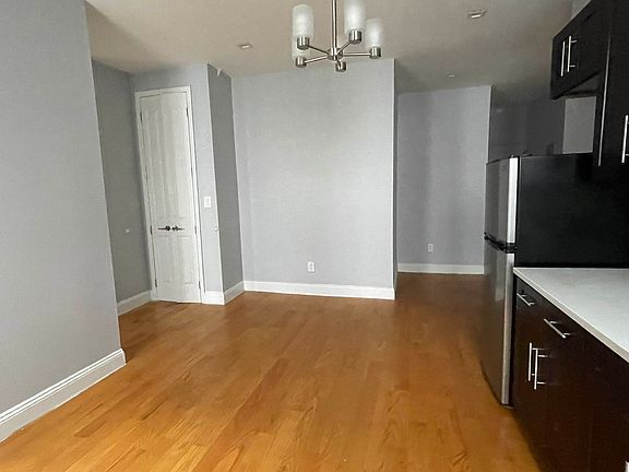 3rd image of 324 Montgomery St APT B7