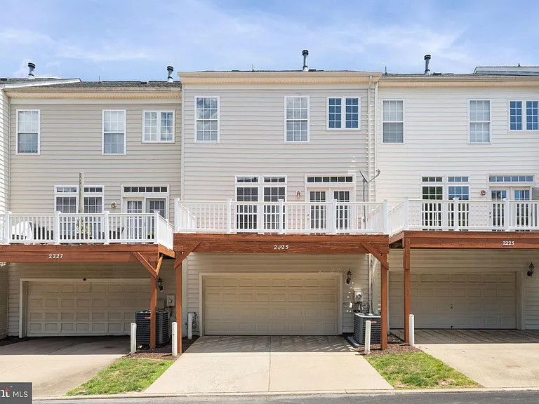 2225 Potomac Club Pkwy — Photo 36