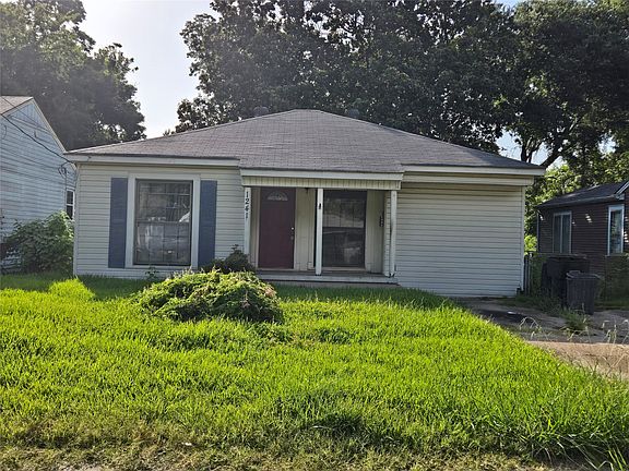 3rd image of 1241 Dudley Ln