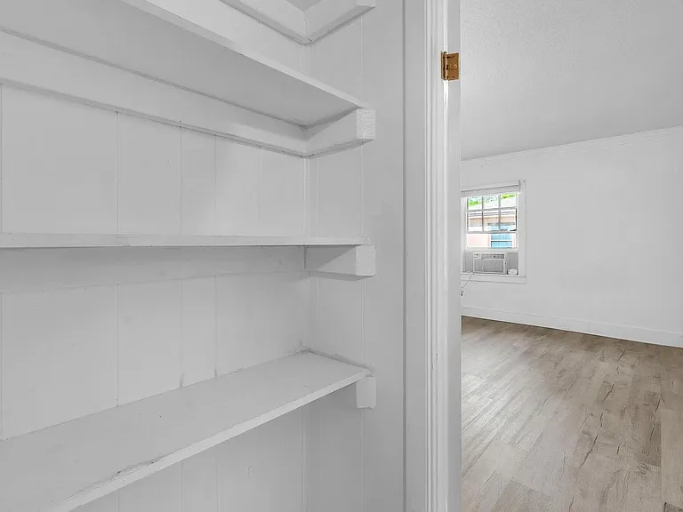 612 32nd St #B — Photo 17