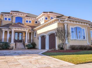 530 W Shore Dr, Brigantine, NJ 08203