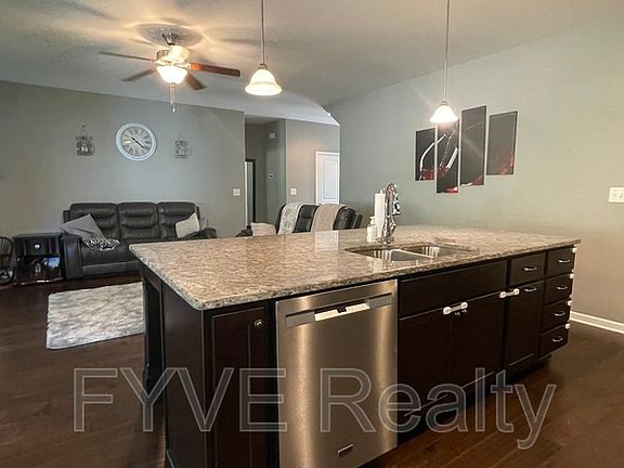 5th image of 436 W Glenbrook Dr