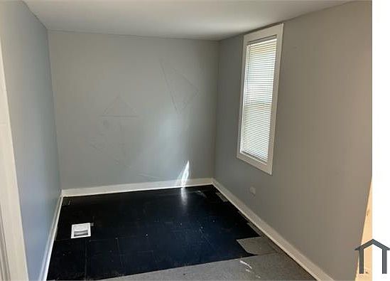 3rd image of 315 S Sacramento Blvd