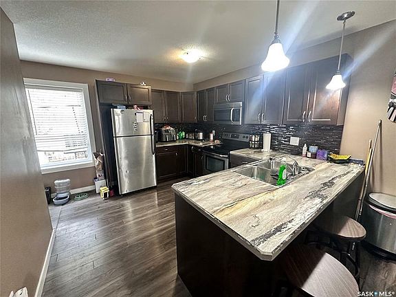 3rd image of 523 Alexandra St
