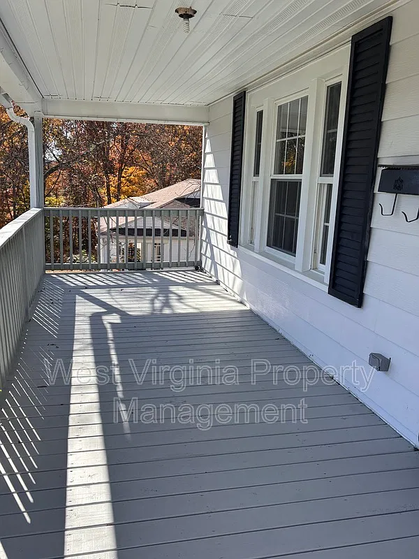 3 bed, 1.5 bath, $1,800 — Photo 2