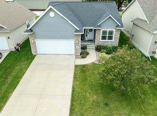 1434 Hummingbird Cir, Waterloo, IA 50702