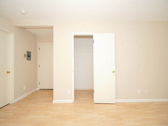4th image of 670 Live Oak Ave APT 14