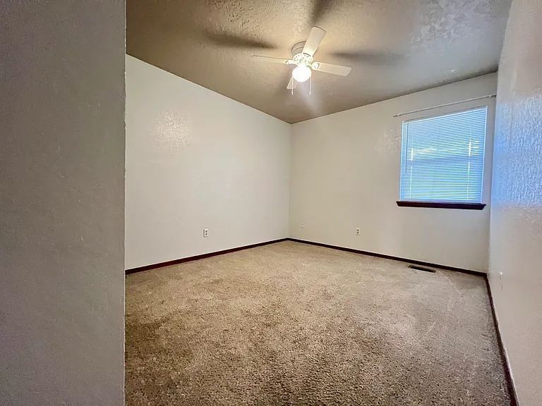 936 W Tesio Way — Photo 15