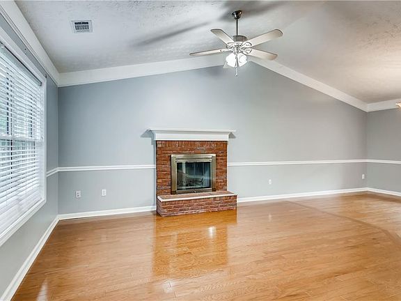 4th image of 830 Riverwood Dr