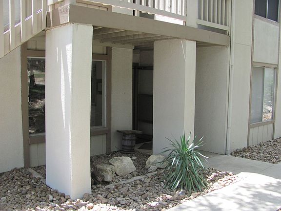 2nd image of 1185 Parkview Dr APT D22