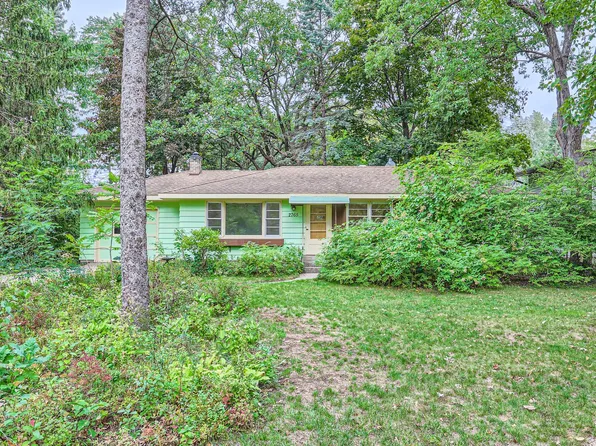 2765 Sherwood Rd, Mounds View, MN 55112