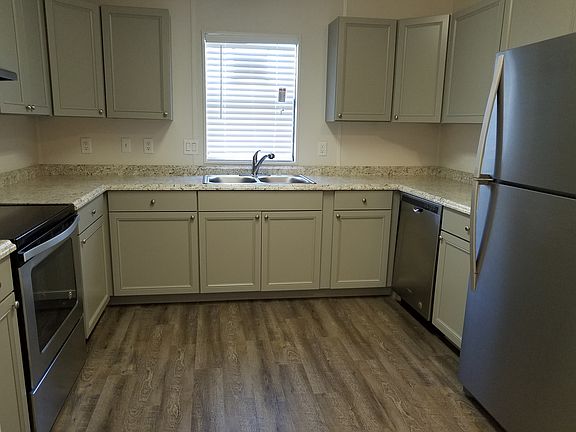 3rd image of 6323 Lakewood Dr #1006