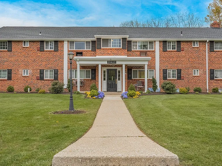 Rolling Green Exterior