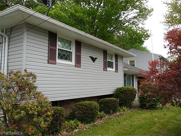 3rd image of 927 Hartford Dr