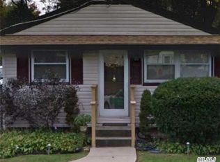 16 Croley St, Huntington, NY 11743