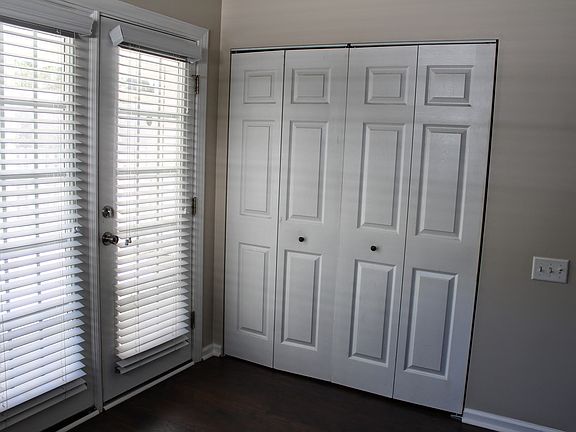 3rd image of 4859 Habersham Ln