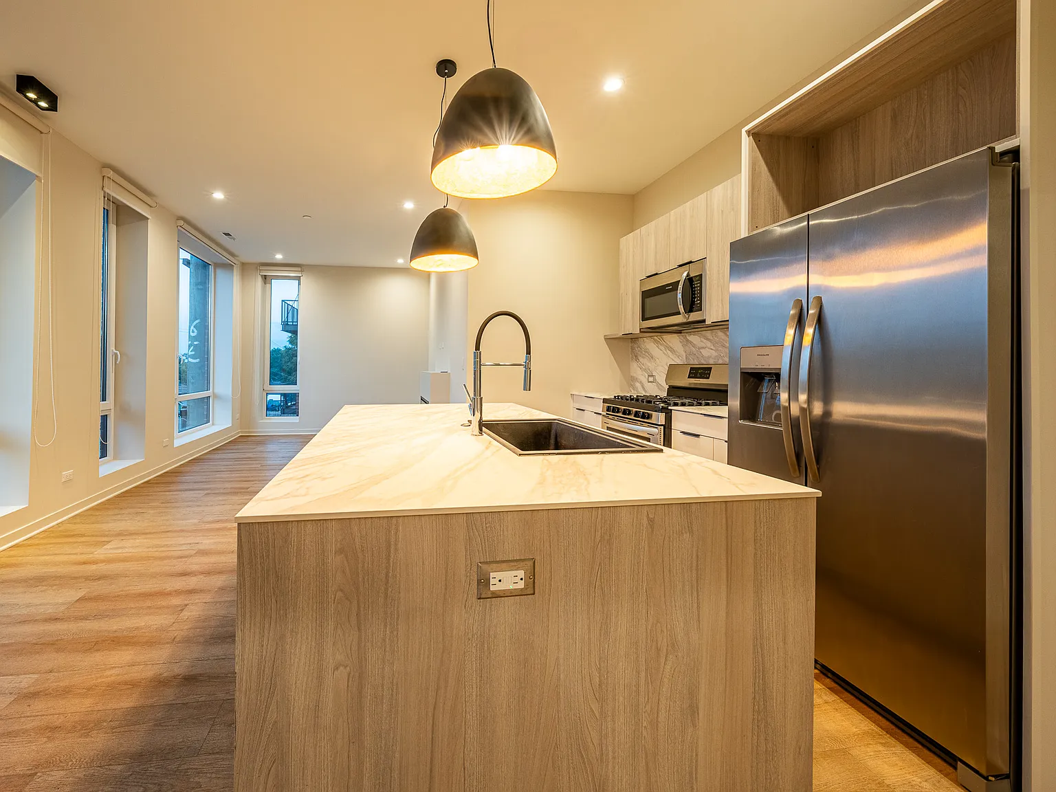 3 bed, 1335 sqft, $3,150 — Photo 3