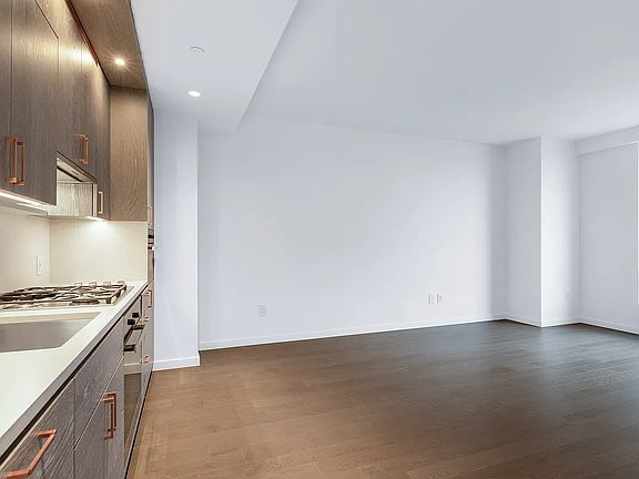 3rd image of 138 Willoughby St #17C