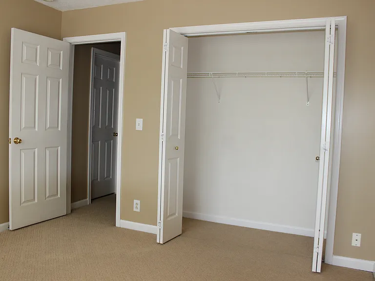 Guest room with spacious closet