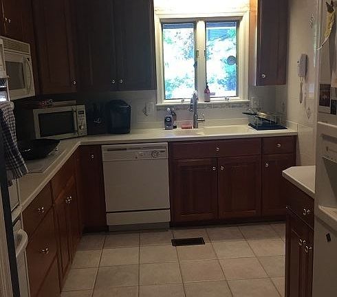 4th image of 2133 S Henry St