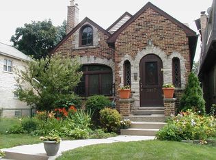5821 Capulina Ave, Morton Grove, IL