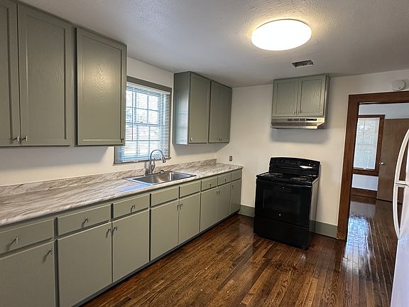 2nd image of 900 Madeline Ave
