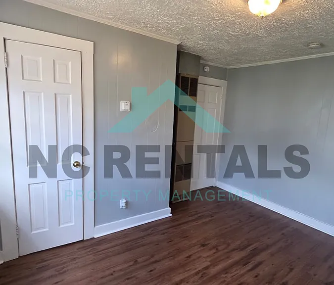 1415 Underwood Ave — Photo 8