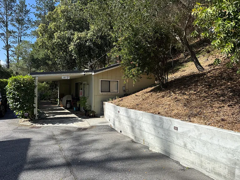 181 Brook Knoll Dr #B — Photo 2