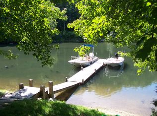 264 Niantic River Rd, Waterford, CT 06385