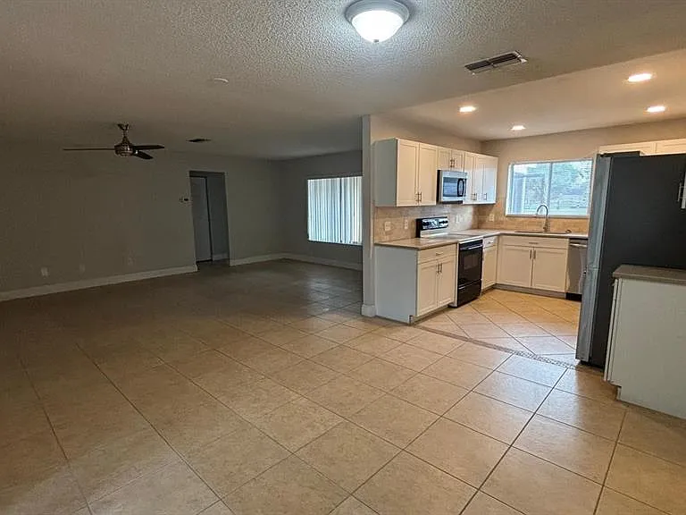 4817 Landover Cir — Photo 30