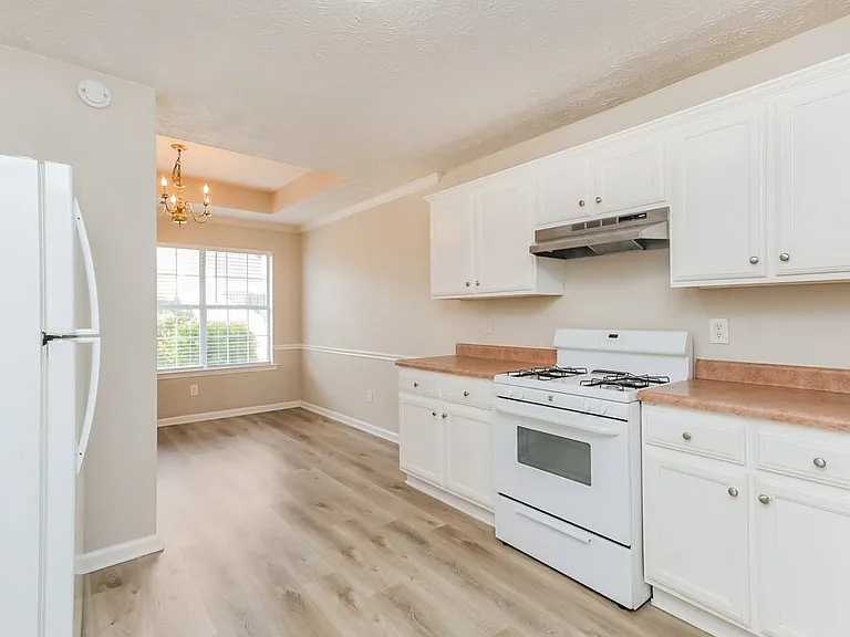 1810 Midcourt Way — Photo 3