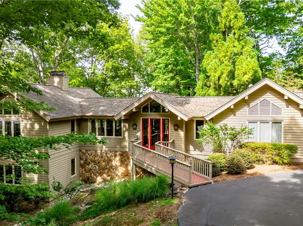 205 S Craggmore Dr, Salem, SC 29676