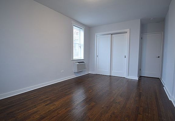 2nd image of 1135 Pelham Pkwy N APT 4H