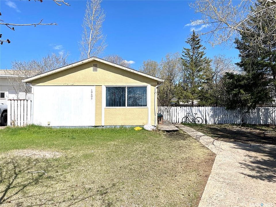 2nd image of 10408 Laurier Cres